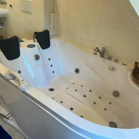 Privatunterkunft Private - Jacuzzi And Sauna Kehl